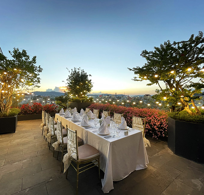 Hotel Colline Đà Lạt 4* - Phòng Superior 2N1Đ + Ăn Sáng - 2 Khách. Voucher 2,800,000 VNĐ, Còn 1,690,000 VNĐ, Giảm 40%. Chỉ Có Tại Hotdeal.vn!