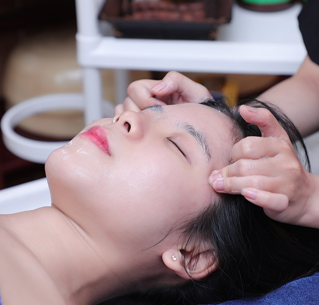 Lotus Spa - Massage Trị Liệu Cổ Vai Gáy + Gội Đầu + Chăm Sóc Da. Voucher 550,000 VNĐ, Còn 199,000 VNĐ, Giảm 64%. Chỉ Có Tại Hotdeal.vn!