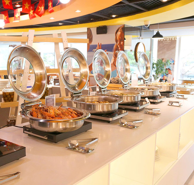 Novotel Living - Phú Mỹ Hưng - Buffet Cao Cấp Trưa Chủ Nhật. Voucher 442,260 VNĐ, Còn 354,000 VNĐ, Giảm 20%. Chỉ Có Tại Hotdeal.vn!