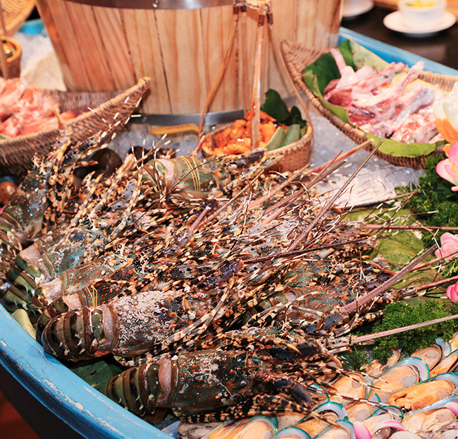 Hotel Majestic Saigon - Buffet BBQ Hải Sản, Tôm Hùm Không Giới Hạn + Rượu Vang, Bia - View Ngắm Sông Sài Gòn. Voucher 1,365,000 VNĐ, Còn 1,160,000 VNĐ, Giảm 15%. Chỉ Có Tại Hotdeal.vn!