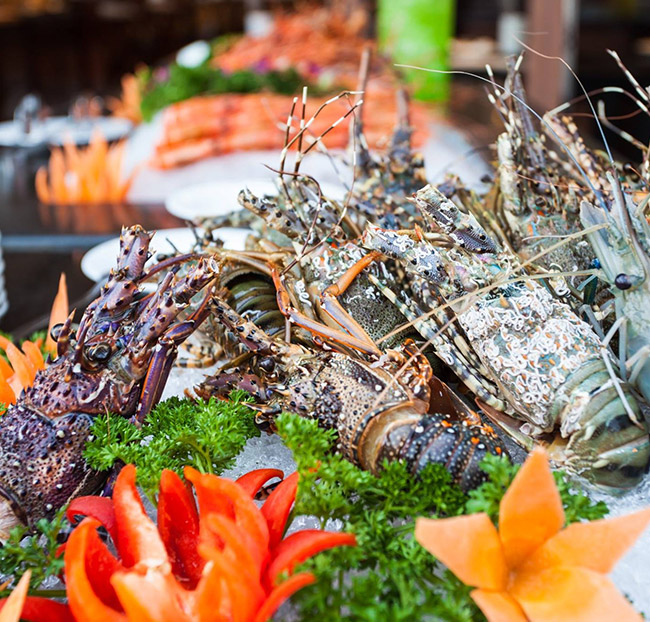 Hotel Majestic Saigon - Buffet BBQ Hải Sản, Tôm Hùm Không Giới Hạn + Rượu Vang, Bia - View Ngắm Sông Sài Gòn. Voucher 1,365,000 VNĐ, Còn 1,160,000 VNĐ, Giảm 15%. Chỉ Có Tại Hotdeal.vn!
