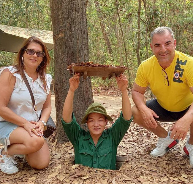 Tour Địa Đạo Củ Chi - Miền Tây - Mỹ Tho 1 Ngày. Voucher 1,380,000 VNĐ, Còn 990,000 VNĐ, Giảm 28%. Chỉ Có Tại Hotdeal.vn!