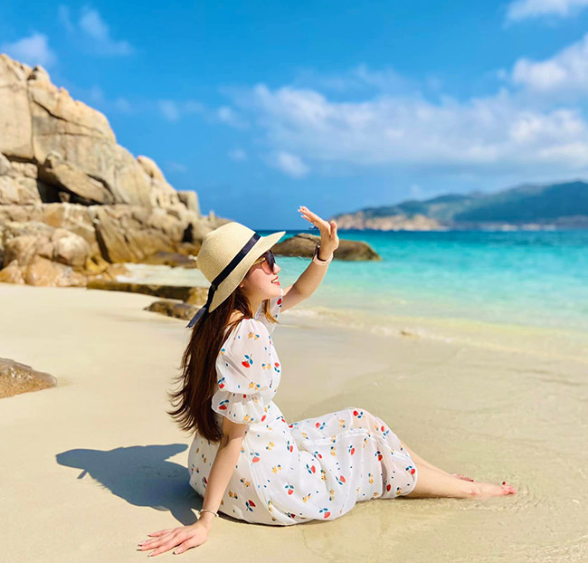 Tour Bình Hưng - Bình Ba 2N2Đ - Tiệc BBQ Hải Sản Tôm Hùm - Xe Giường Nằm - BD017. Voucher 2,900,000 VNĐ, Còn 1,950,000 VNĐ, Giảm 33%. Chỉ Có Tại Hotdeal.vn!