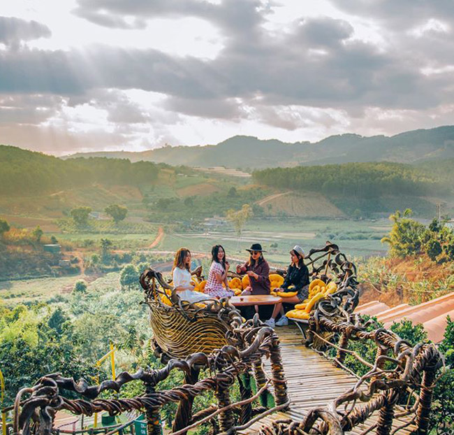 Tour Đà Lạt 3N3Đ - Happy Hills - Suối Bình Yên - Xe Giường Nằm - DL001. Voucher 2,890,000 VNĐ, Còn 1,990,000 VNĐ, Giảm 31%. Chỉ Có Tại Hotdeal.vn!