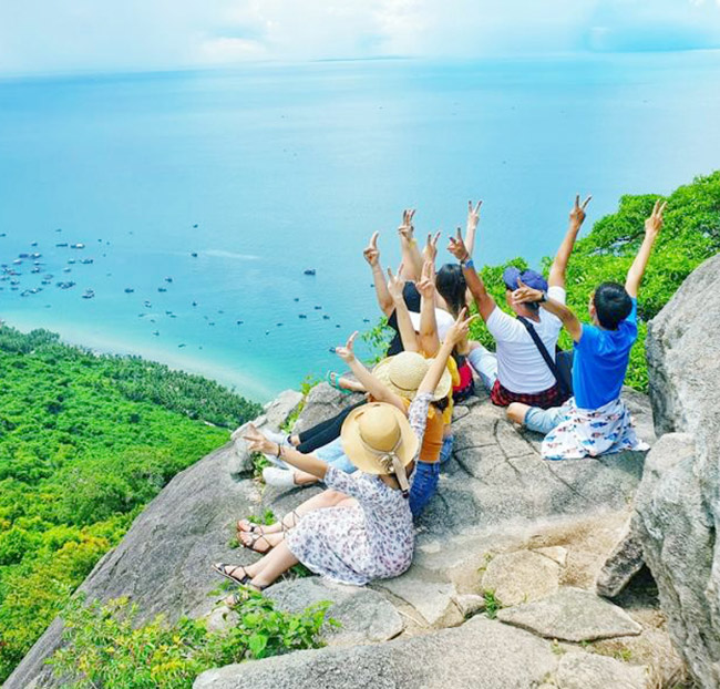 Tour Đảo Hòn Sơn 2N2Đ - Lặn Ngắm San Hô - Tiệc BBQ Hải Sản - Khứ Hồi Xe Giường Nằm - BD008. Voucher 2,950,000 VNĐ, Còn 1,950,000 VNĐ, Giảm 34%. Chỉ Có Tại Hotdeal.vn!