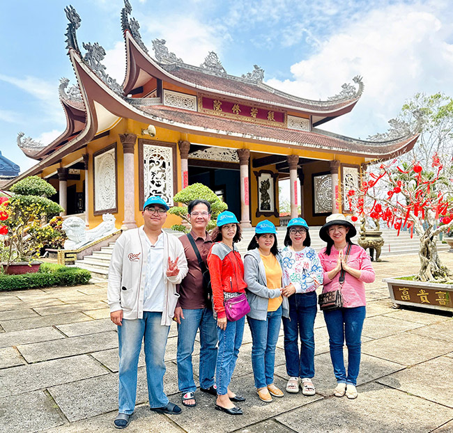 Tour Hành Hương Thập Cảnh Tự Bảo Lộc 1N1Đ - HH004. Voucher 1,500,000 VNĐ, Còn 890,000 VNĐ, Giảm 41%. Chỉ Có Tại Hotdeal.vn!