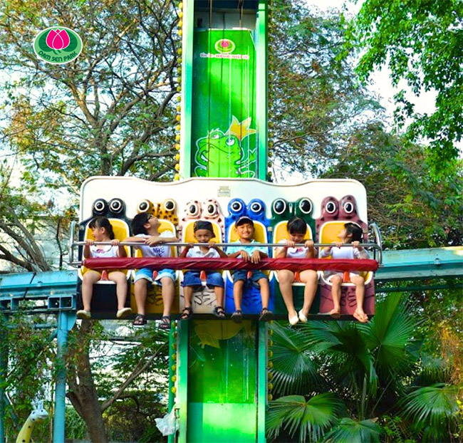 Đầm Sen - Vé Trọn Gói Vào Cổng + 35 Trò Chơi Hấp Dẫn. Voucher 300,000 VNĐ, Còn 255,000 VNĐ, Giảm 15%. Chỉ Có Tại Hotdeal.vn!