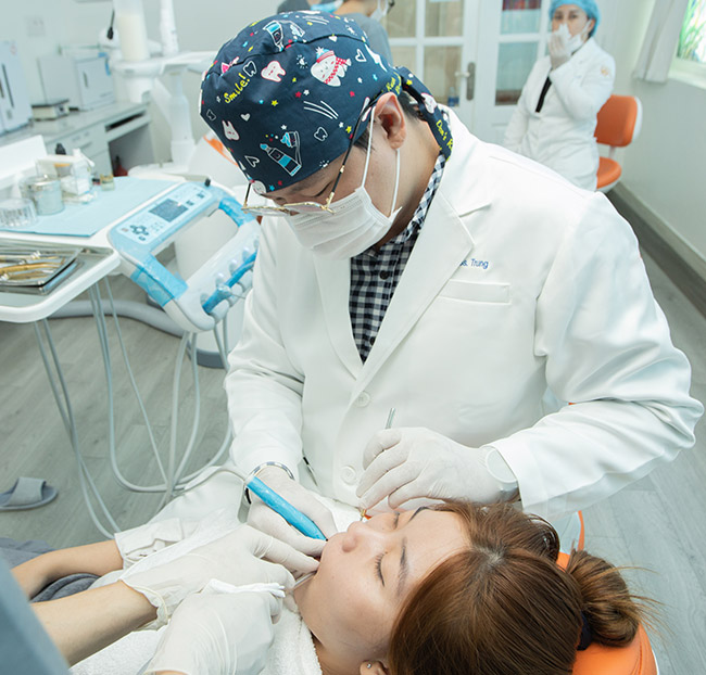 White Smile Dental - Tẩy Trắng Răng Công Nghệ Plasma Cao Cấp 2026. Voucher 2,500,000 VNĐ, Còn 990,000 VNĐ, Giảm 60%. Chỉ Có Tại Hotdeal.vn!