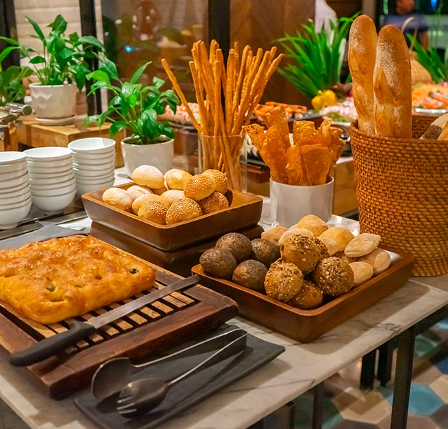 Renaissance Riverside - Buffet Tôm Hùm, Hải Sản, Rượu Vang. Voucher 1,530,900 VNĐ, Còn 995,000 VNĐ, Giảm 35%. Chỉ Có Tại Hotdeal.vn!