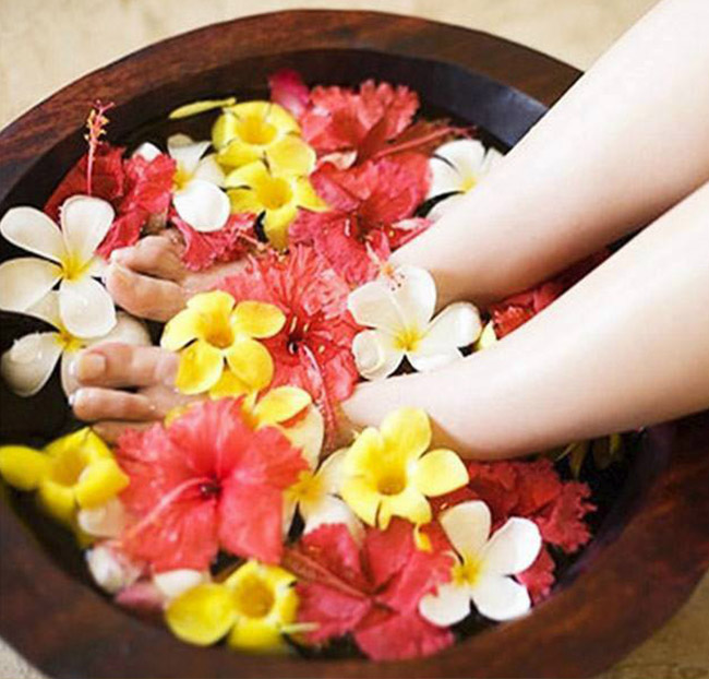 Golden Moon Spa - Massage Đông Y, Xóa Đi Nhức Mỏi Cổ Vai Gáy/ Body. Voucher 350,000 VNĐ, Còn 89,000 VNĐ, Giảm 75%. Chỉ Có Tại Hotdeal.vn!