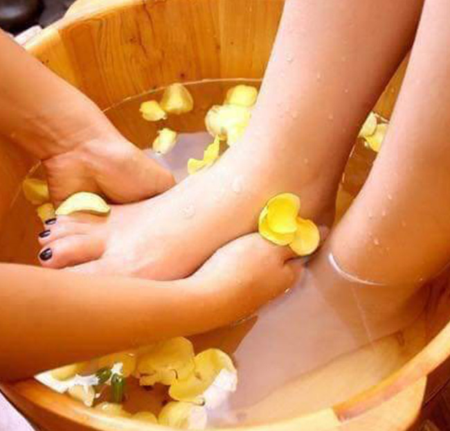 Golden Moon Spa - Massage Đông Y, Xóa Đi Nhức Mỏi Cổ Vai Gáy/ Body. Voucher 350,000 VNĐ, Còn 89,000 VNĐ, Giảm 75%. Chỉ Có Tại Hotdeal.vn!