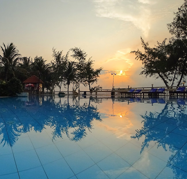 Golden Coast Resort & Spa 4* - Gói 2N1Đ - Phòng Superior + 2 Bữa Ăn. Voucher 2,400,000 VNĐ, Còn 1,560,000 VNĐ, Giảm 35%. Chỉ Có Tại Hotdeal.vn!