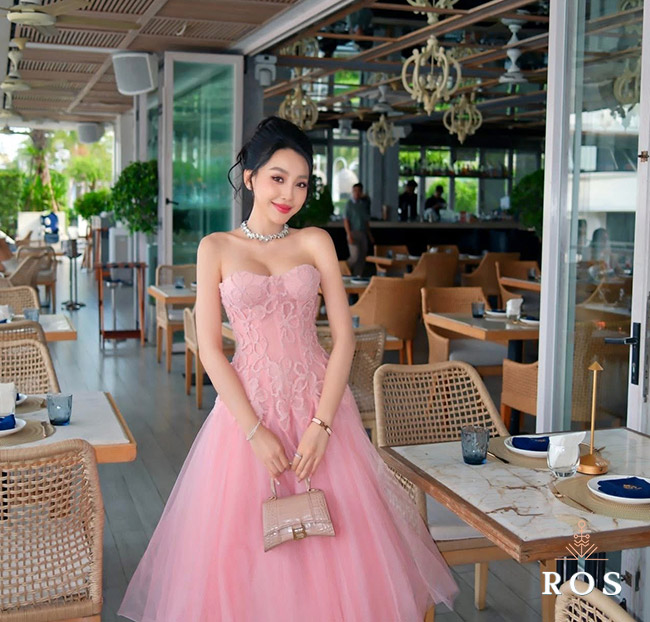 ROS - Yacht Club - Set Menu Ăn Trưa Tại Nhà Hàng Bên Sông Sài Gòn. Voucher 230,000 VNĐ, Còn 184,000 VNĐ, Giảm 20%. Chỉ Có Tại Hotdeal.vn!