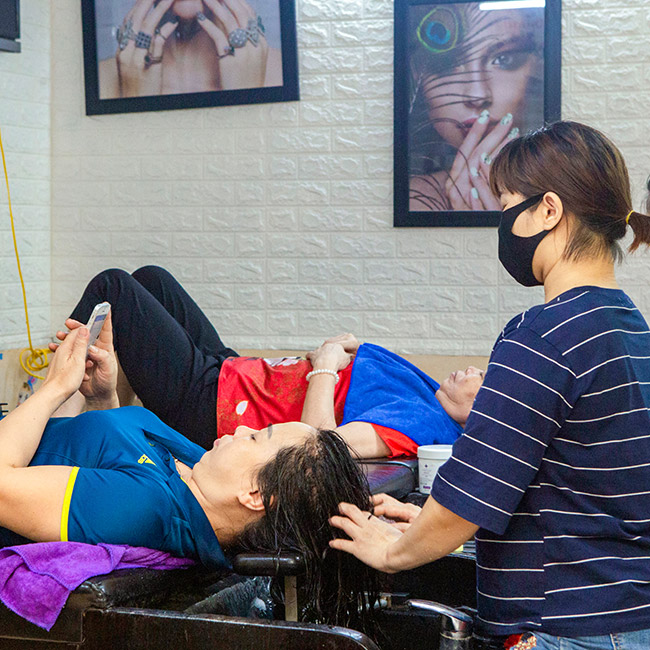 Hair Salon Thu Huyền - 1 Trong 5 Dịch Vụ Làm Tóc Đẳng Cấp: Ép/ Nhuộm/ Uốn/ Phủ Bóng/ Hấp Phục Hồi. Voucher 750,000 VNĐ, Còn 215,000 VNĐ, Giảm 71%. Chỉ Có Tại Hotdeal.vn!
