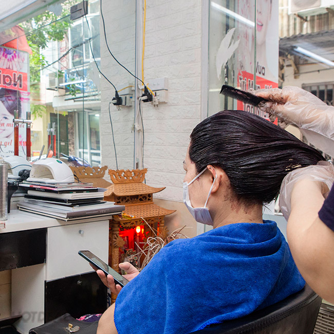 Hair Salon Thu Huyền - 1 Trong 5 Dịch Vụ Làm Tóc Đẳng Cấp: Ép/ Nhuộm/ Uốn/ Phủ Bóng/ Hấp Phục Hồi. Voucher 750,000 VNĐ, Còn 215,000 VNĐ, Giảm 71%. Chỉ Có Tại Hotdeal.vn!