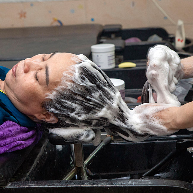 Hair Salon Thu Huyền - 1 Trong 5 Dịch Vụ Làm Tóc Đẳng Cấp: Ép/ Nhuộm/ Uốn/ Phủ Bóng/ Hấp Phục Hồi. Voucher 750,000 VNĐ, Còn 215,000 VNĐ, Giảm 71%. Chỉ Có Tại Hotdeal.vn!