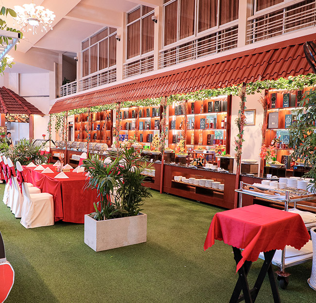 Đệ Nhất - Buffet Chay Buổi Tối Cao Cấp - Khu Vực Hoa Viên Hồ Bơi. Voucher 229,000 VNĐ, Còn 206,000 VNĐ, Giảm 10%. Chỉ Có Tại Hotdeal.vn!