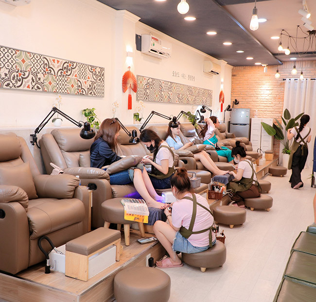 Top Nail Q1 - Cắt Da, Sơn Gel, Trang Trí Hàn Quốc/ Chà Gót Chân/ Gội Đầu + Massage. Voucher 300,000 VNĐ, Còn 99,000 VNĐ, Giảm 67%. Chỉ Có Tại Hotdeal.vn!