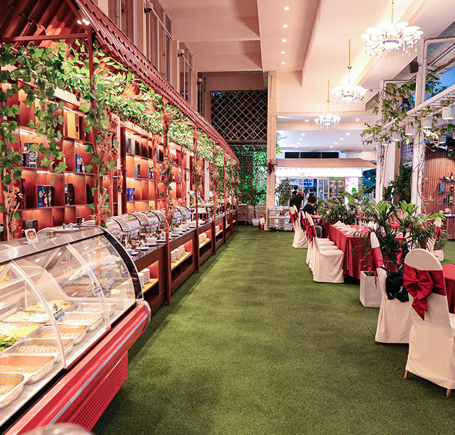 Khách Sạn Đệ Nhất - Buffet Cuối Tuần Sang Xịn Bên Hồ Bơi - Thứ 7 Hàng Tuần. Voucher 349,000 VNĐ, Còn 314,000 VNĐ, Giảm 10%. Chỉ Có Tại Hotdeal.vn!