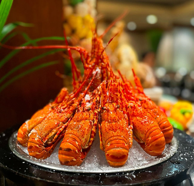 Saigon Prince - Buffet Hải Sản Cao Cấp, Tặng Tôm Hùm. Voucher 792,000 VNĐ, Còn 649,000 VNĐ, Giảm 18%. Chỉ Có Tại Hotdeal.vn!