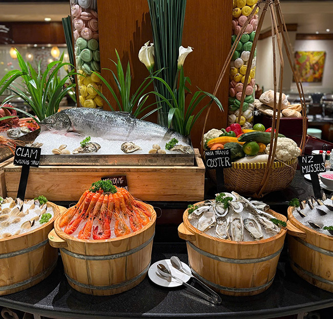 Saigon Prince - Buffet Hải Sản Cao Cấp, Tặng Tôm Hùm. Voucher 792,000 VNĐ, Còn 649,000 VNĐ, Giảm 18%. Chỉ Có Tại Hotdeal.vn!