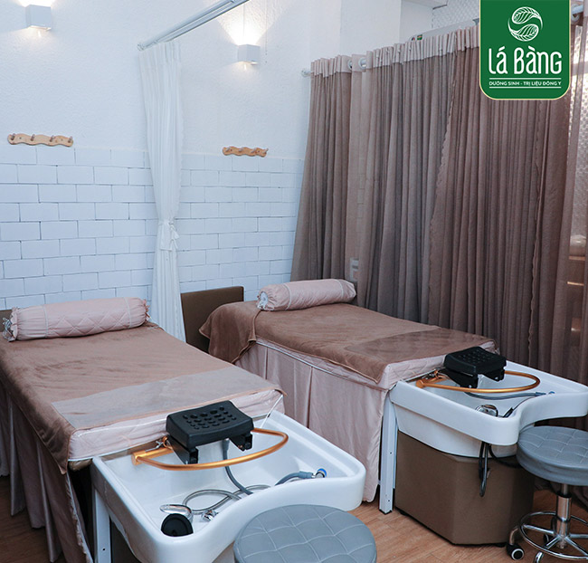Dưỡng Sinh - Đông Y Lá Bàng - Massage Trị Liệu Cổ Vai Gáy, Tay, Lưng, Chân. Voucher 395,000 VNĐ, Còn 189,000 VNĐ, Giảm 52%. Chỉ Có Tại Hotdeal.vn!