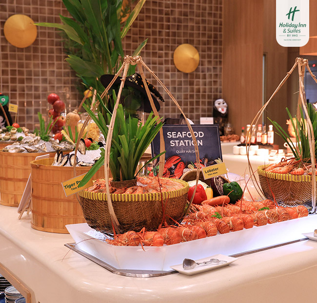 Holiday Inn & Suites - Đại Tiệc Buffet Hải Sản Tôm Hùm 5 Sao. Voucher 793,086 VNĐ, Còn 635,000 VNĐ, Giảm 20%. Chỉ Có Tại Hotdeal.vn!