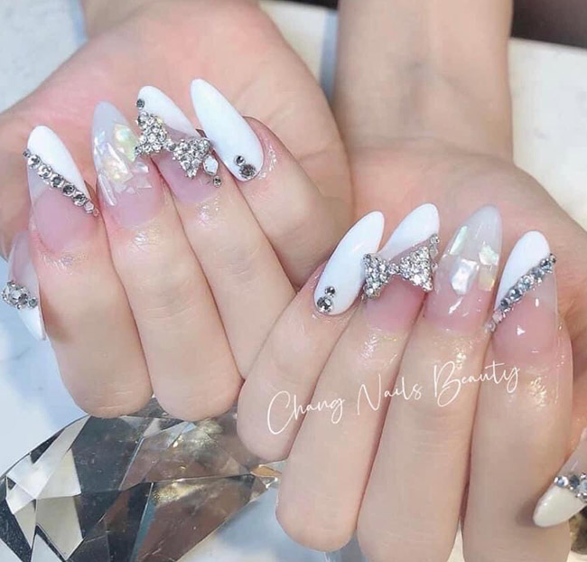 Chang Nails - Trọn Gói Chăm Sóc Móng/ Đôi Bàn Chân/ Gội Đầu. Voucher 350,000 VNĐ, Còn 89,000 VNĐ, Giảm 75%. Chỉ Có Tại Hotdeal.vn!