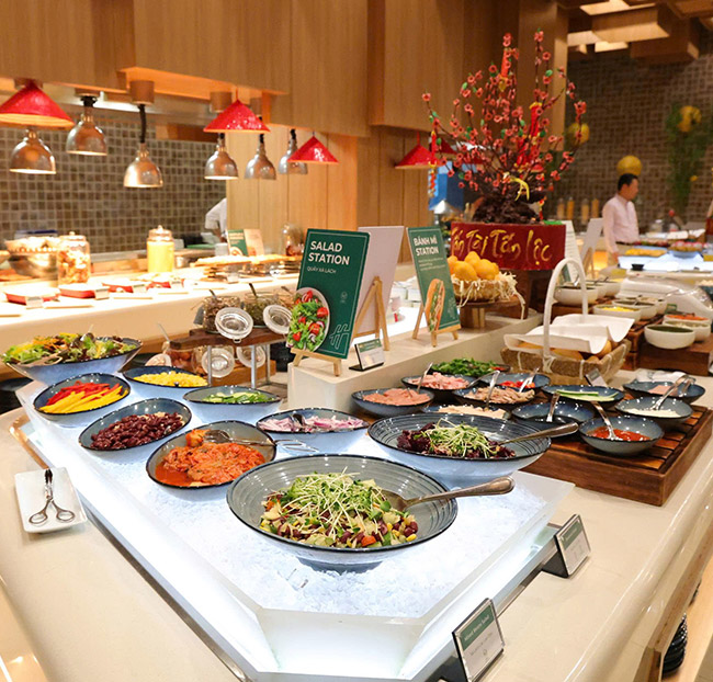 Holiday Inn & Suites - Buffet Sáng Quốc Tế Á, Âu Trên 80 Món. Voucher 436,590 VNĐ, Còn 349,000 VNĐ, Giảm 20%. Chỉ Có Tại Hotdeal.vn!