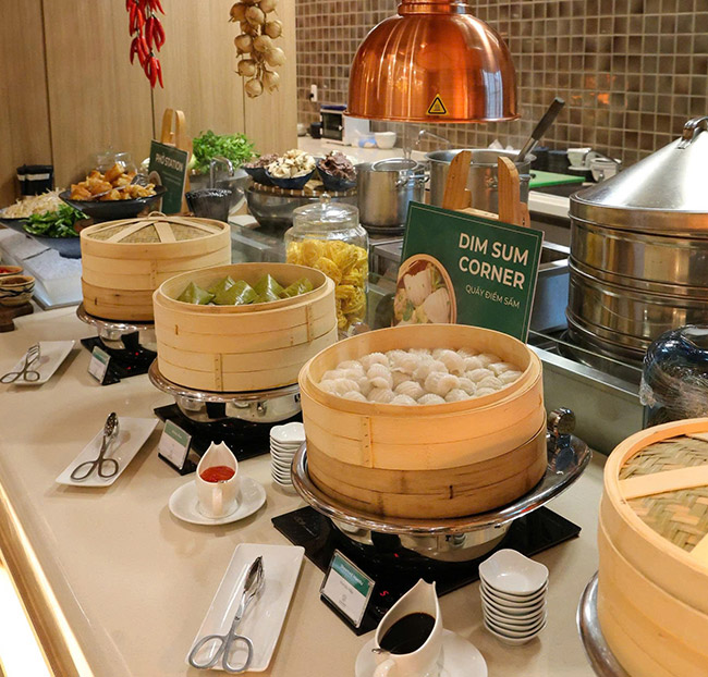 Holiday Inn & Suites - Buffet Sáng Quốc Tế Á, Âu Trên 80 Món. Voucher 436,590 VNĐ, Còn 349,000 VNĐ, Giảm 20%. Chỉ Có Tại Hotdeal.vn!