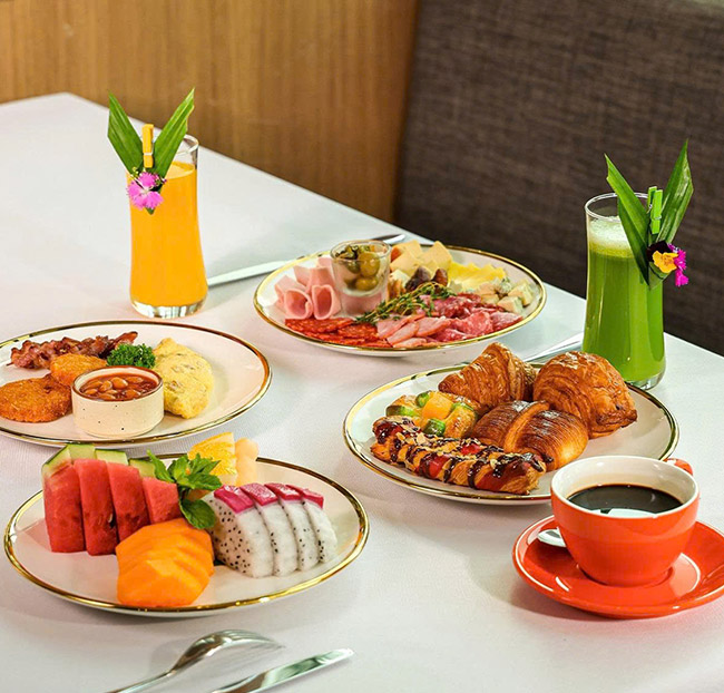 Holiday Inn & Suites - Buffet Sáng Quốc Tế Á, Âu Trên 80 Món. Voucher 436,590 VNĐ, Còn 349,000 VNĐ, Giảm 20%. Chỉ Có Tại Hotdeal.vn!