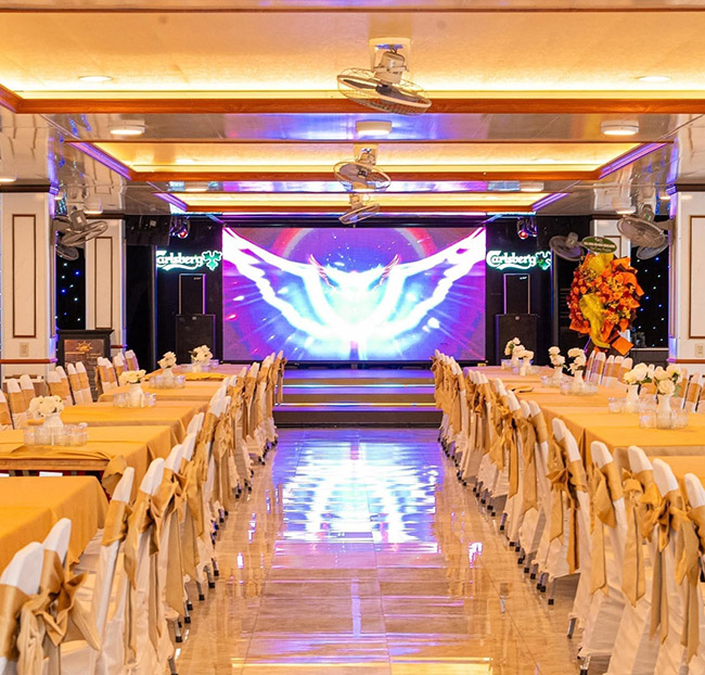 Tàu Bến Nghé - Buffet Hải Sản Cao Cấp, Nghe Nhạc, Du Ngoạn Sông Sài Gòn. Voucher 849,110 VNĐ, Còn 699,000 VNĐ, Giảm 18%. Chỉ Có Tại Hotdeal.vn!