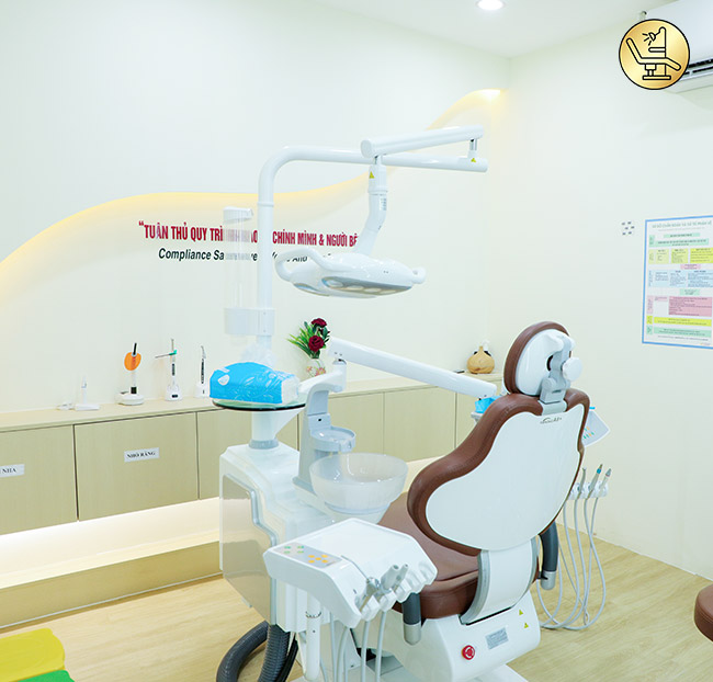 Nha Khoa QT Emis - Cạo Vôi/ Điều Trị Nha Chu/ Nhổ/ Trám Răng. Voucher 500,000 VNĐ, Còn 129,000 VNĐ, Giảm 74%. Chỉ Có Tại Hotdeal.vn!