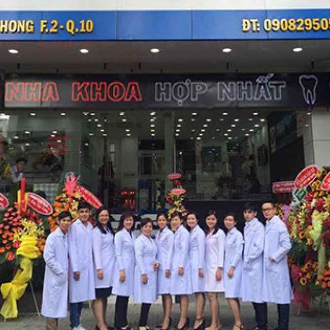 Nha Khoa Hợp Nhất - Tẩy Trắng Răng Bằng Đèn Plasma. Voucher 2,500,000 VNĐ, Còn 450,000 VNĐ, Giảm 82%. Chỉ Có Tại Hotdeal.vn!