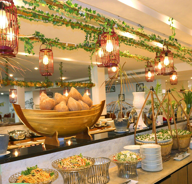 Buffet Gánh Palace Nguyễn Huệ - Ẩm Thực 3 Miền - Trưa Cả Tuần. Voucher 299,000 VNĐ, Còn 259,000 VNĐ, Giảm 13%. Chỉ Có Tại Hotdeal.vn!
